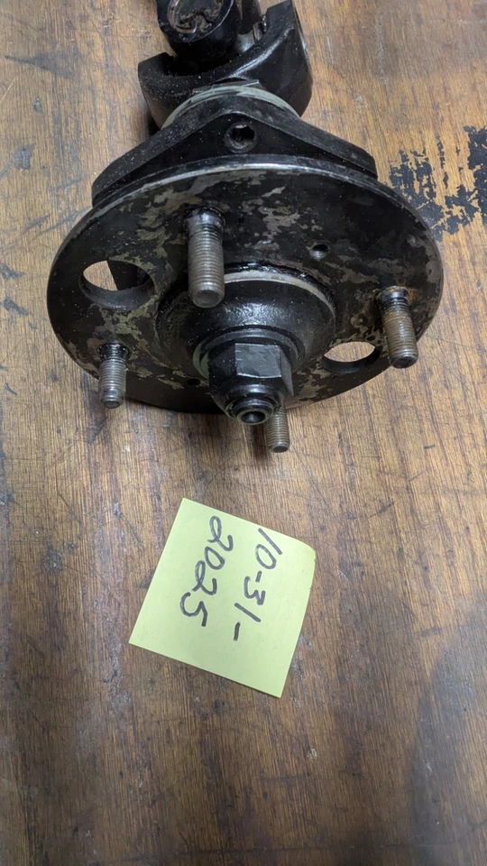 Triumph TR6 Rear Axle Shaft with Hub - Image 3 of 4