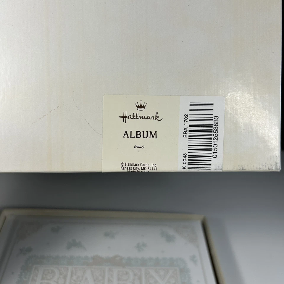 Álbum de fotos de encaje blanco Hallmark Baby's First 3 Years Memory To Cherish Foto 4 de 4