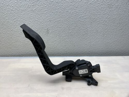 2015-2023 Jeep Renegade Accelerator Pedal Assembly OEM 51980266