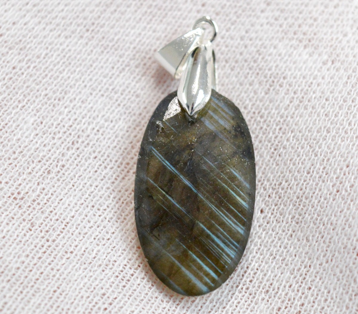 Pendentif Labradorite Dorée de Madagascar (réf ld33) | Cœur de Pierres