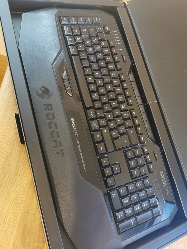 Roccat Isku FX Multicolor Gaming-Tastatur – gebraucht, top Zustand