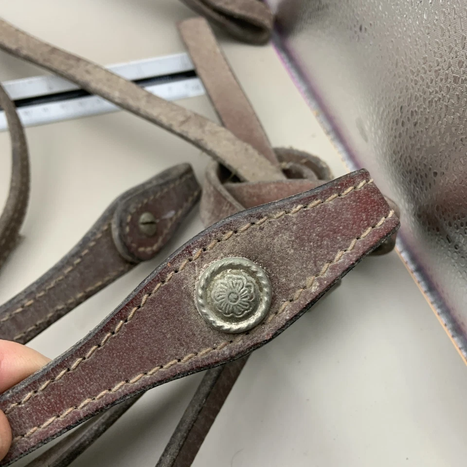 Brida de caballo vintage de cuero marrón - decoración de granja Foto 3 de 4