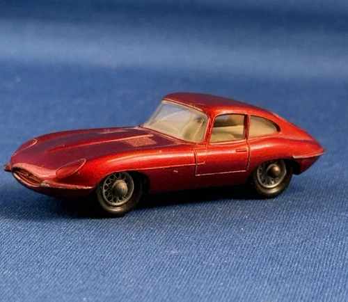 Vintage Matchbox Lesney JAGUAR "E" Type No 32 Metallic Red Regular Tire