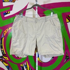 Riders by Lee. Women's Beige Shorts. Size 18W. In excellent condition 