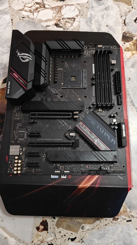 ASUS ROG STRIX B550-F GAMING, ATX Socket AM4 Motherboard. Scheda Madre. - Immagine 2 di 2