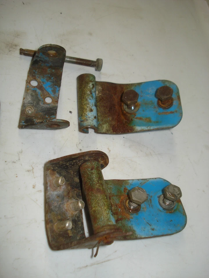 Sno Jet Whisper Jet Yamaha 440 1974 capó bisagras soportes (grietas y dobladas) Foto 2 de 4