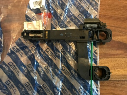 Fiat Stilo mk1 01-07 NEW GENUINE Right hand front door opening asm 71719802 10D - Picture 5 of 7