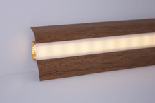 2,5 m Sockelleisten für LED Stripes Kabelkanal inkl. Montagematerial! 14 Farben!