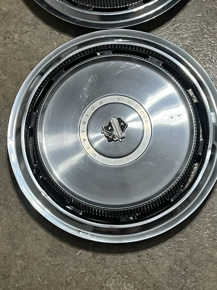 Juego de 4 cubiertas de rueda Buick Estate Wagon Electra Limited 1971-1973 tapacubos usadas Foto 2 de 4