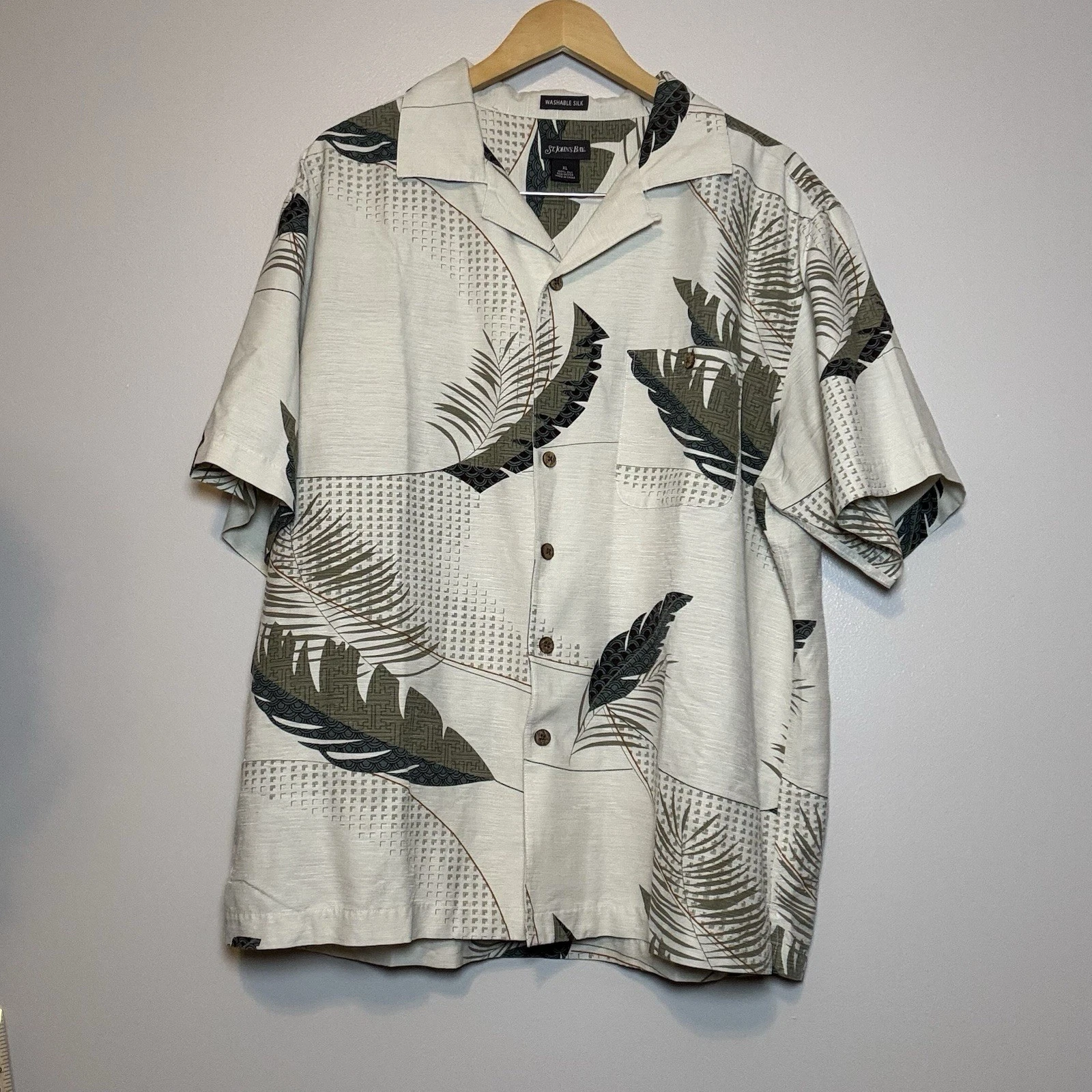 St. John’s Bay Washable Silk Hawaiian Vacation Party Floral Shirt XL