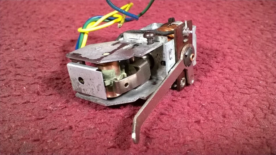 LIONEL POST WAR 2243 F3 DIESEL LOCOMOTIVE - REVERSING E-UNIT ASSEMBLY - Image 3 of 4