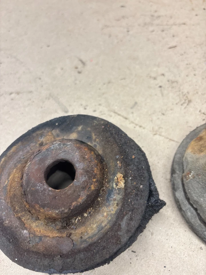 Ford F150 1980 1982 87 1996 RH LH montaje en muelle helicoidal asiento base taza TTB F150 F350 Foto 4 de 4