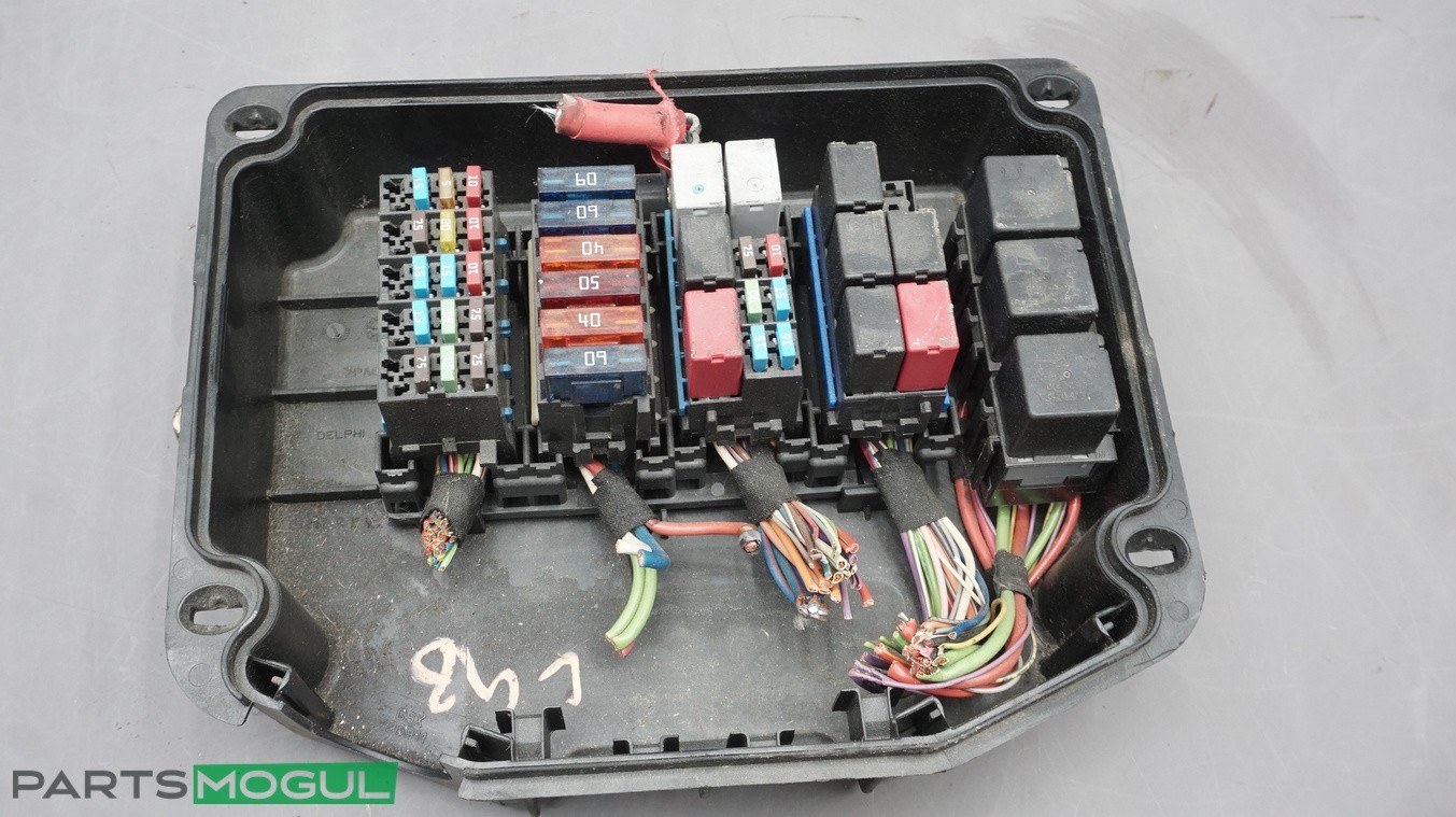 2005-2008 Maserati Quattroporte M139 Engine Bay Fuse Box W/O Fuse Cover OEM