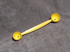Tupperware #1333 Melon Baller 2 Sizes Double Ended Yellow Scoop Kitchen Gadget