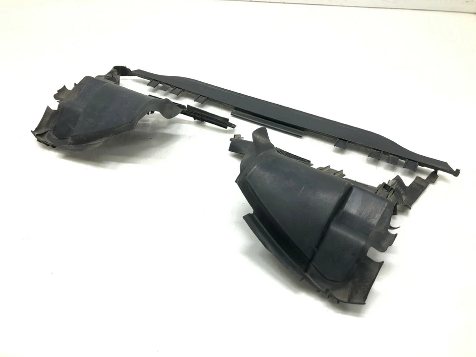 2012-2018 MERCEDES-BENZ CLS550 RADIATOR AIR DEFLECTOR OEM. - Image 4 of 4