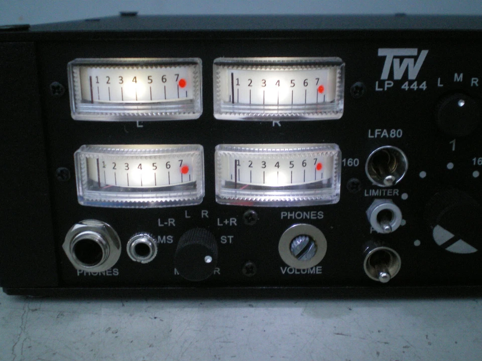 TW-LP444 4in/4 After-Fader Out 4in/4 Pre-Fader Out Portable ENG Audio Mixer - Image 2 of 4