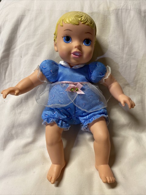 disney princess deluxe baby snow white doll