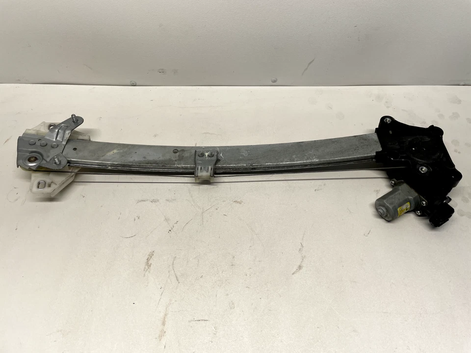 2018-2020 Honda Accord Passenger Front Right Window Regulator Motor PO3 OEM - Image 2 of 4