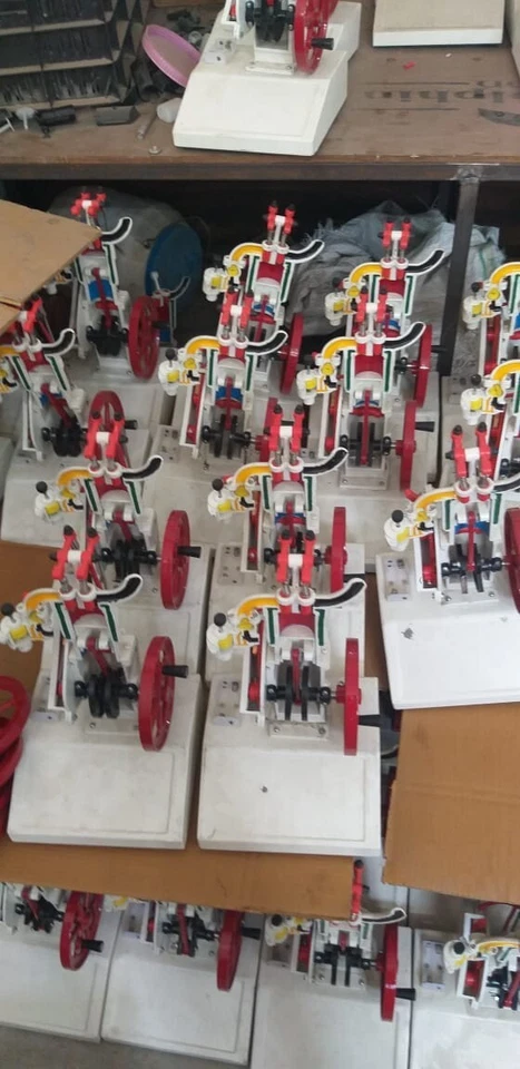 Ashnoor Diesel Engine 2 stroke demonstration model . - Image 2 of 3