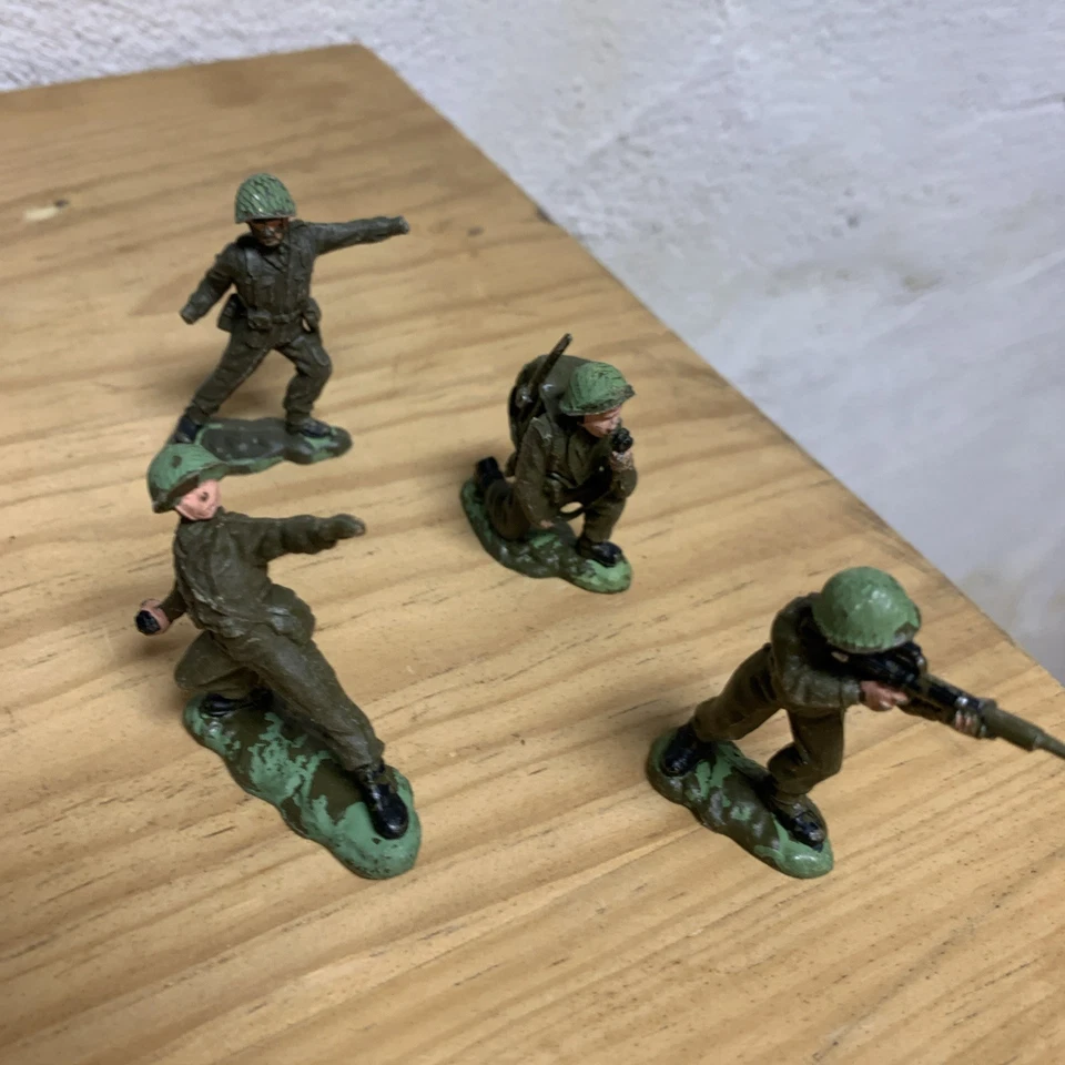 Lote de 4 soldados de plástico británicos vintage, y 2 desconocidos. Foto 2 de 4