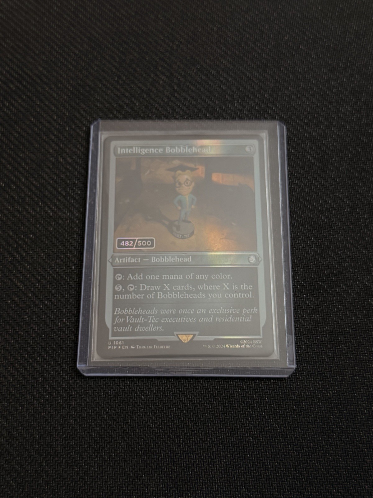 NM Intelligence Bobblehead Serialized MTG FALLOUT! #482/500