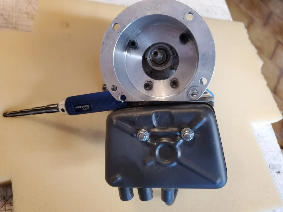 Benzin Modell Verbrennungsmotor mit Magnetzündung und Walbrovergaser - Bild 3 von 4