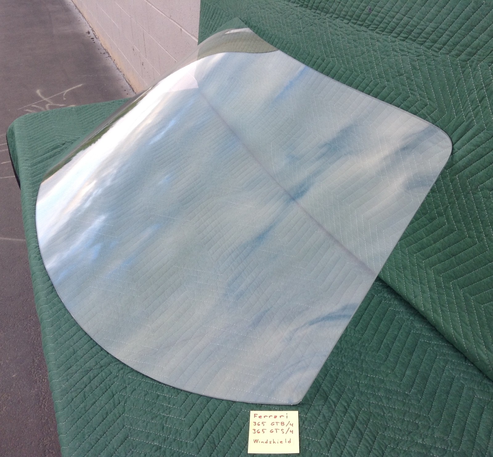 Ferrari 365 GTB/4 1969-1973 Windshield