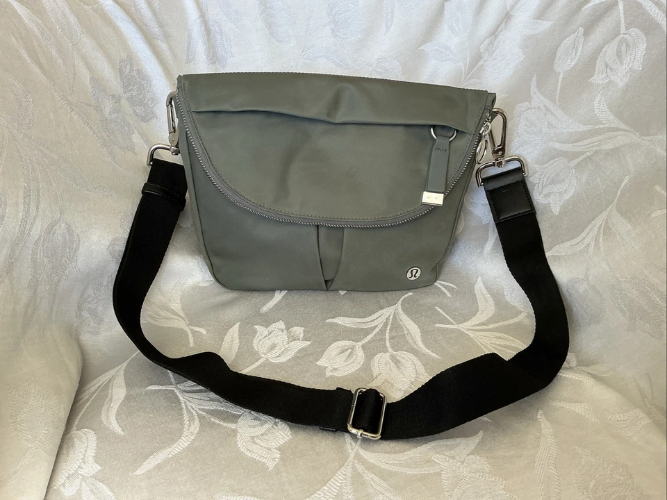 Bolso Bandolera Lululemon Toda la Noche Festival Verde Salvia Moda Aire Libre Yoga Foto 2 de 4