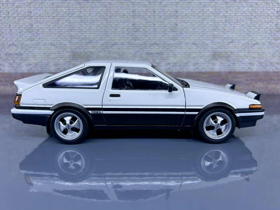 Toyota Sprinter Trueno AE86 – Maisto 1:24 Scale Diecast Model Car Initial D JDM - Image 3 of 4
