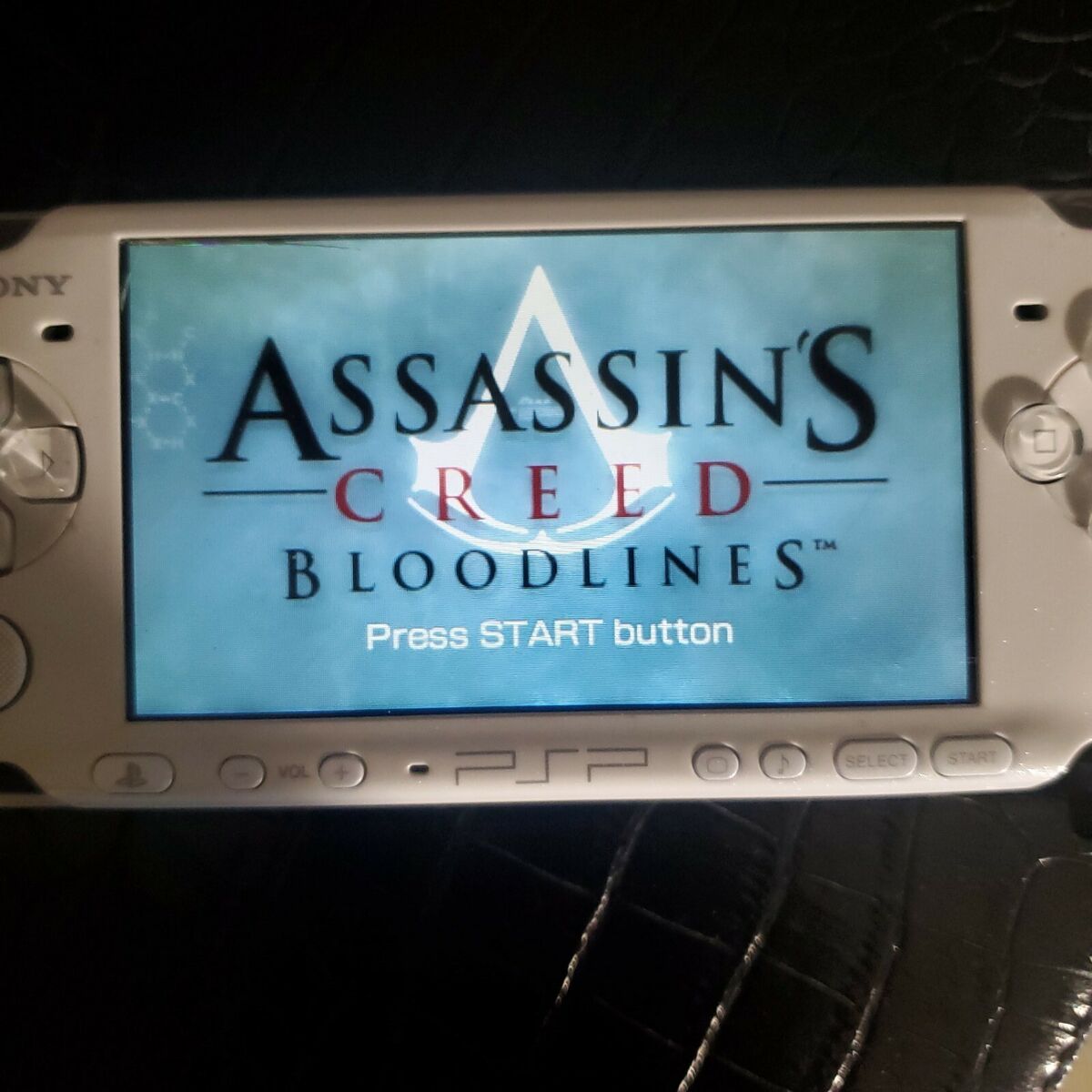 Assassin's Creed Bloodlines (Version Bundle) - Game PLAYSTATION Psp