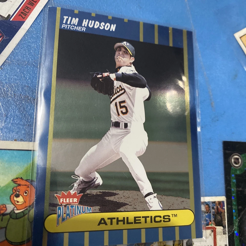 Tim Hudson 2003/100 Fleer acabado platino lámina azul A's 100/100 Foto 3 de 4