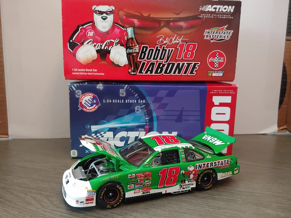 BATERÍAS INTERESTATALES 1/24 BOBBY LABONTE #18 / COCA-COLA POLAR BEAR 2001 ACCIÓN Foto 3 de 4