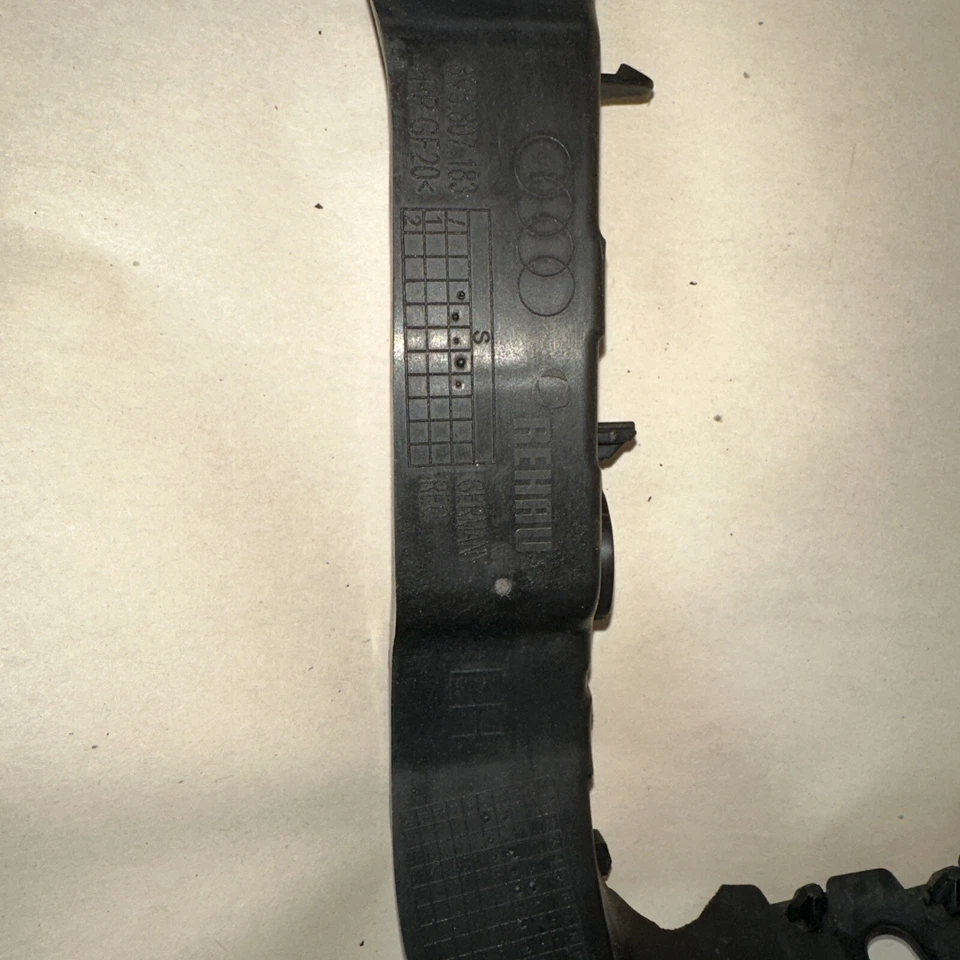 Soporte de cubierta de parachoques delantero izquierdo para Audi A3 2015-2020 8V5807183 OEM Foto 2 de 4
