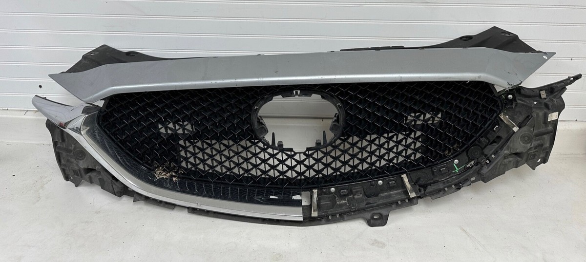 GENUINE 2017 - 2021 MAZDA CX-5 FRONT BUMPER CENTER GRILLE KB8B