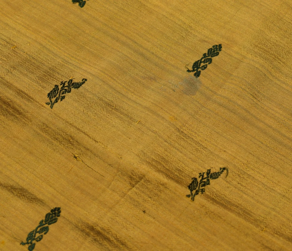 Sushila Vintage Mostaza Seda Sari Remanente Chatarra Tejido Multiusos Tela Artesanal Foto 3 de 4