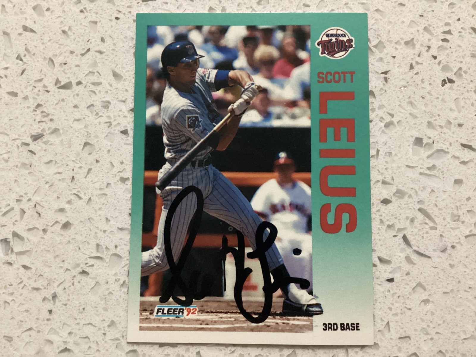Scott Leius Signed 1992 Fleer MLB Baseball Card #209 AUTO Twins