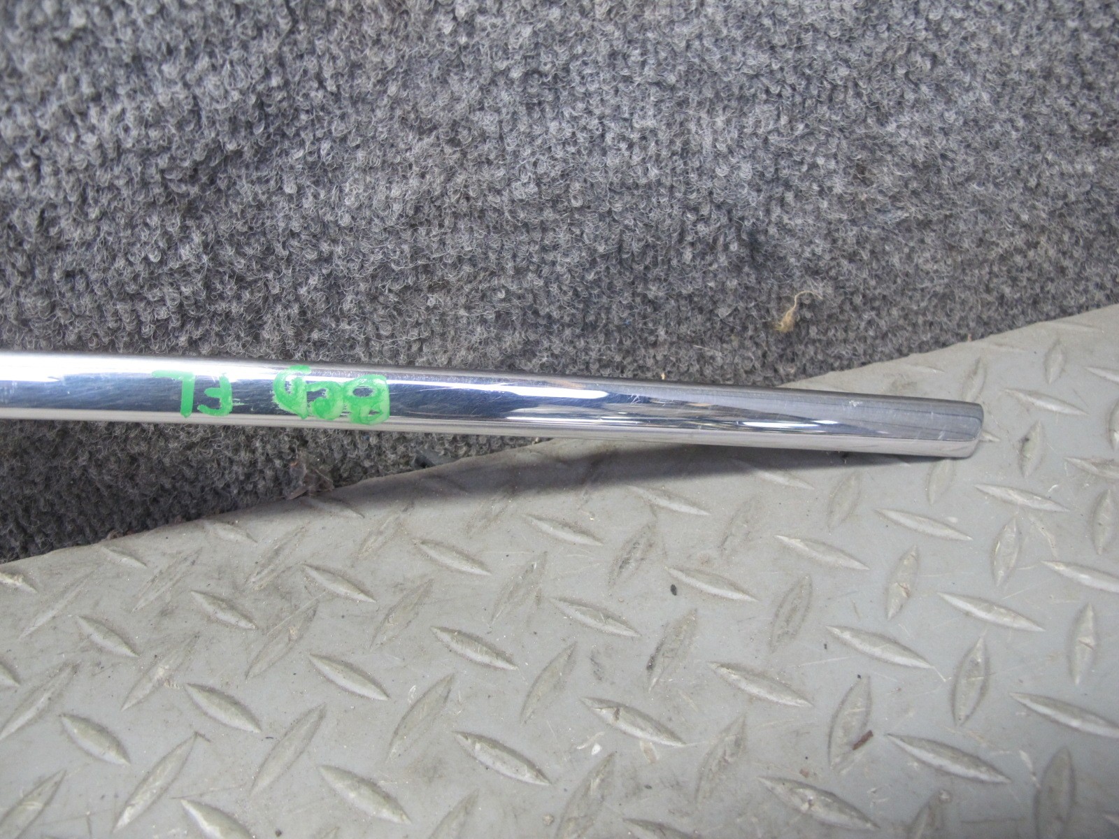 2006-2012 BENTLEY FLYING SPUR FRONT LEFT DOOR WINDOW CHROME TRIM MOLDING SET