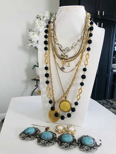 Mixed LOT OF 12 Vintage To Vintage Costume Jewelry Pieces SOME NAME BRANDS