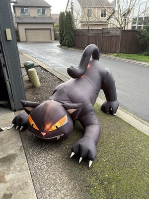 Gemmy Industries 72'' Inflatable Black Cat w/ Turning Head