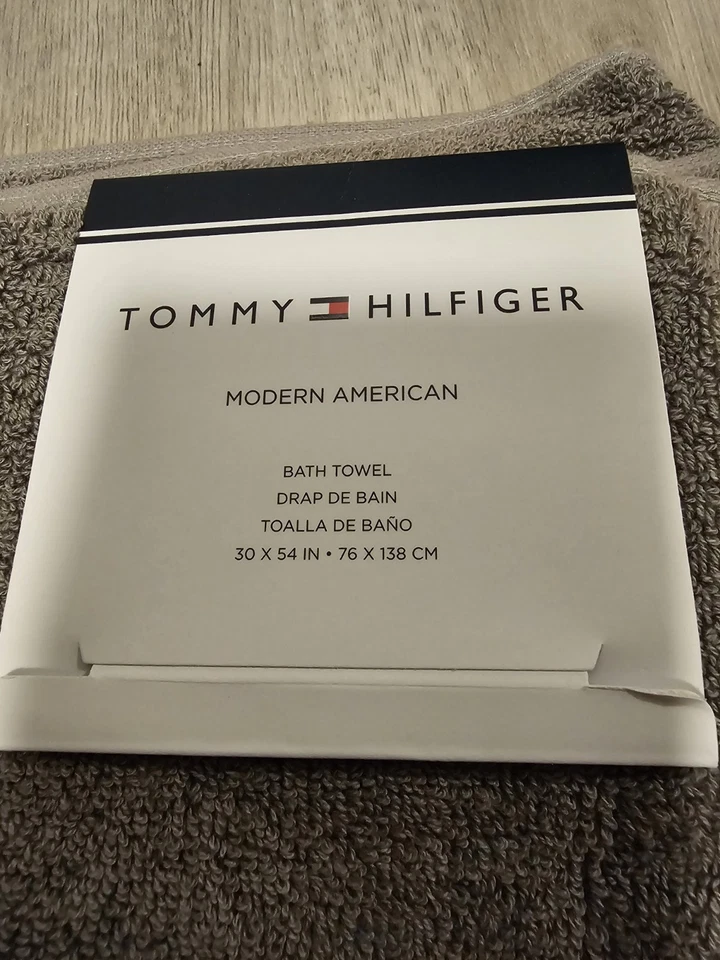 NUEVO TOMMY HILFIGER ACERO GRIS MODERNO AMERICANO 30X54 Algodón Toalla de Baño Foto 2 de 3