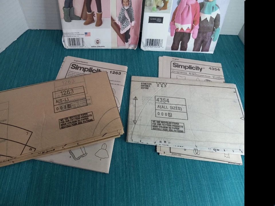 2 Simplicity Sewing Pattern Lot . Children's poncho, hats, mittens, scarf. Sm-Lg - Image 2 of 4
