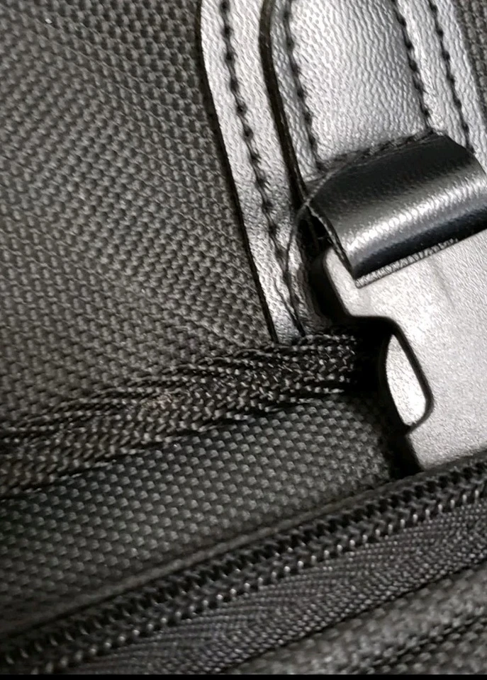 Bolsa de gimnasio EA Sports de nailon negra para llevar o almacenar una consola Playstation 1 Nintendo 64 Foto 2 de 4