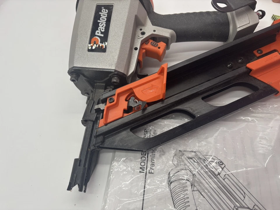 Clavadora de marcos compacta Paslode F325R (513000) Foto 2 de 4