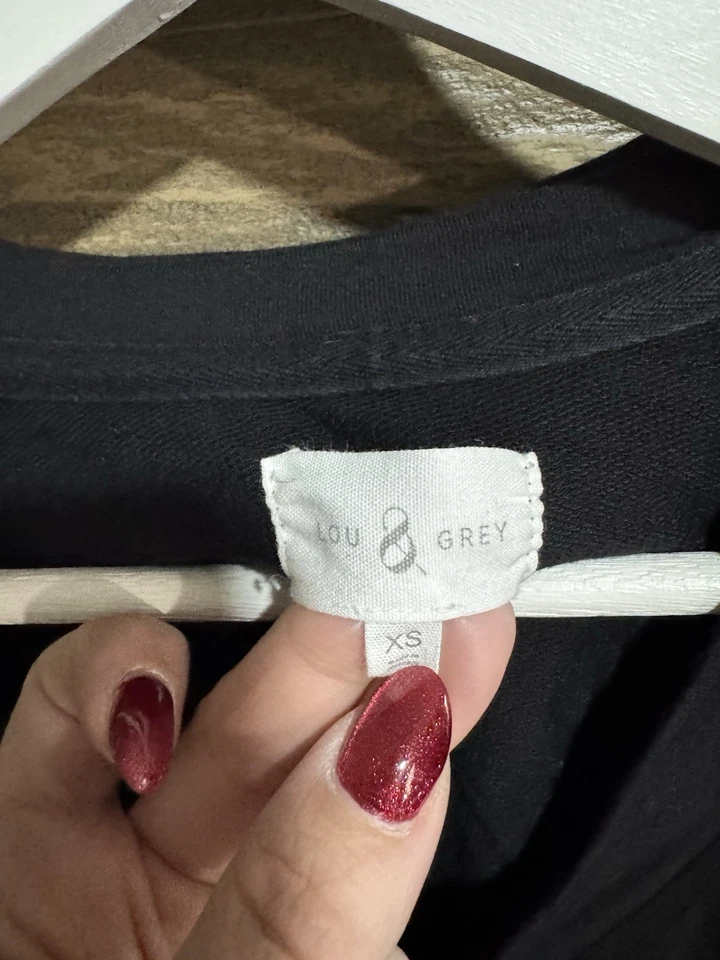 Women’s LOFT Lou & Grey V Neck Black T Shirt Top Size XS Signature Soft - Image 2 of 3