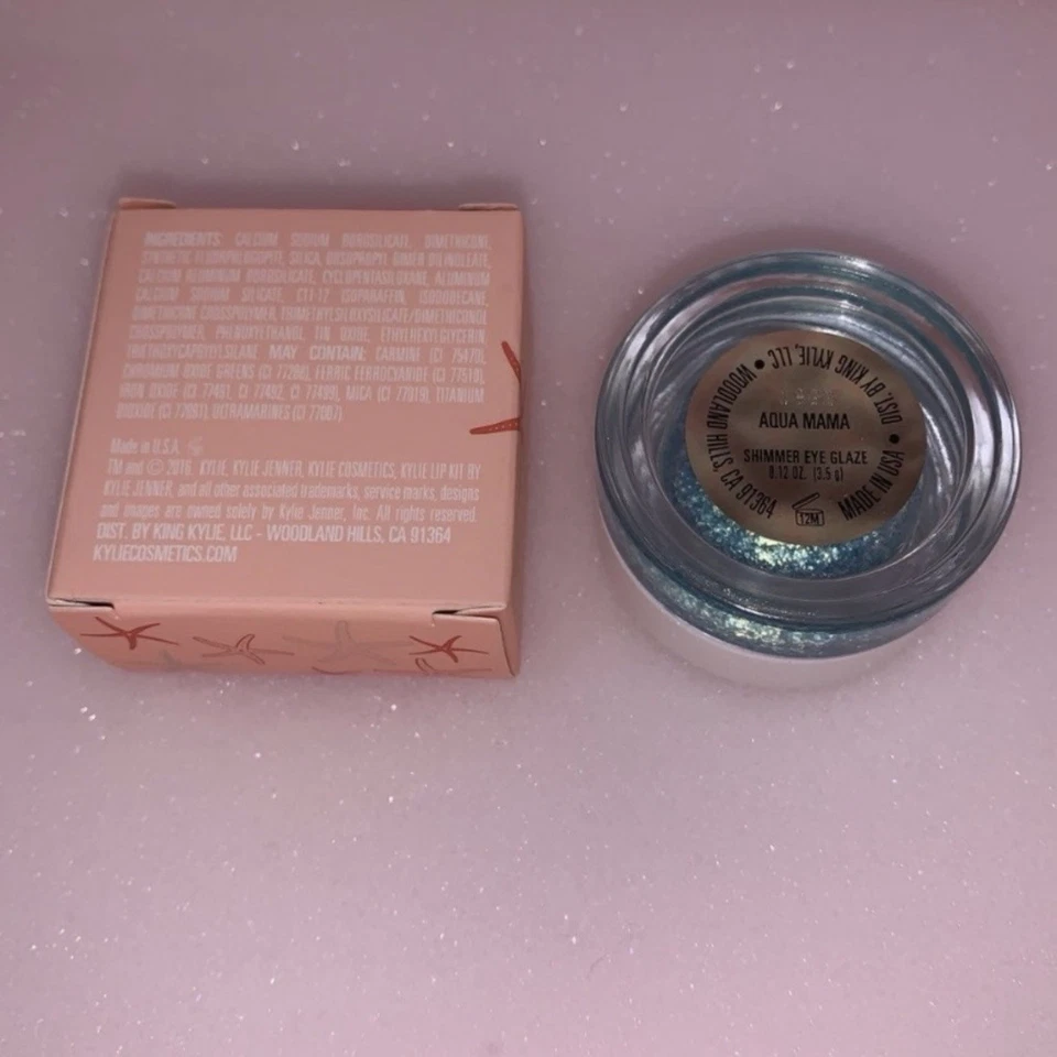KYLIE JENNER Косметика МЕРЦАЮЩАЯ ГЛАЗНАЯ ГЛАЗУРЬ Aqua Mama ТЕНИ ДЛЯ ВЕК Металлический Синий Бирюзовый - Изображение 4 из 4