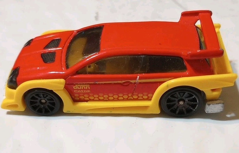 Vintage 2002 Mattel Hot Wheels Flight 03 Die Cast car in Yellow & Red No Box