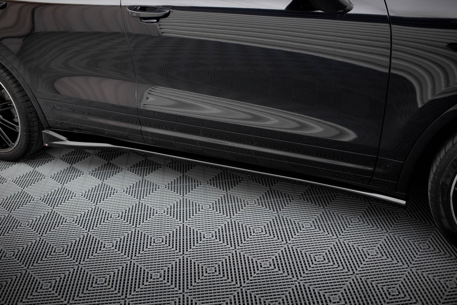 Rajouts de bas de caisse Maxton pour Porsche Cayenne Mk2 Facelift