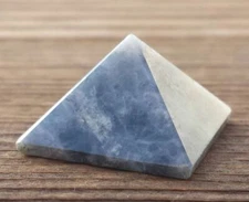NATURAL IOLTE SMALL GEMSTONE PYRAMID 20-22mm