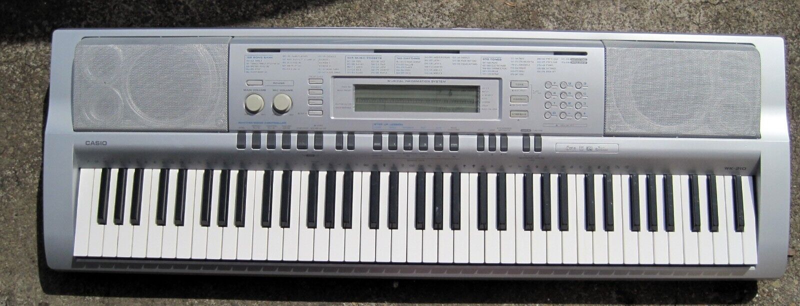 Casio WK-210 76-Key Personal piano Keyboard with 570 Tones