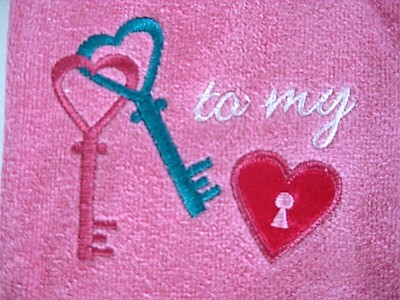 Valentine's Day KEY TO MY HEART Kitchen (or Bathroom) HAND TOWEL 16.5'' X 26'' NEW